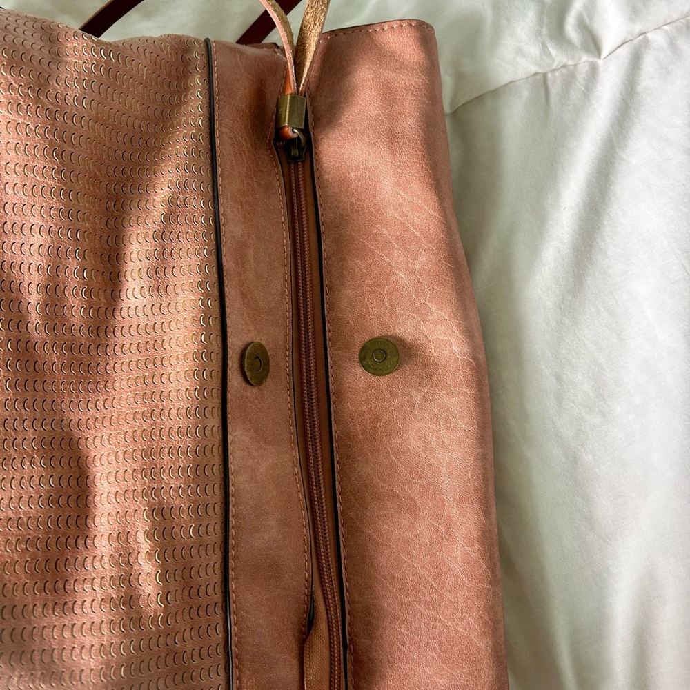 Chillx by Le Miel flap top, zip top backpack in blush - Picture 4 of 10